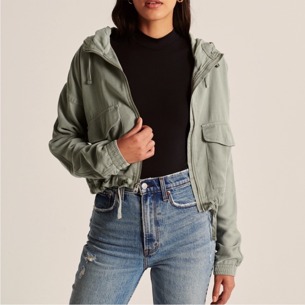 Abercrombie & Fitch Cropped Utility Jacket